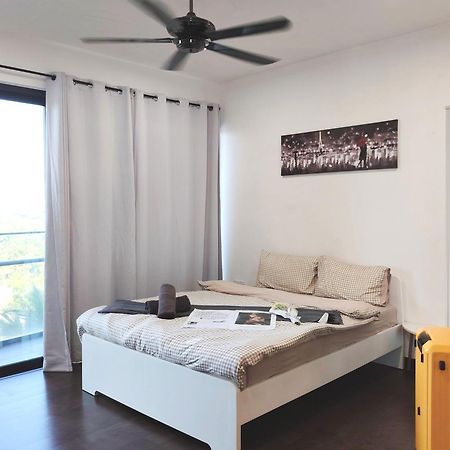 Almas Suites Poolview Netflix 100Mbps Bystay นุสาจายา ภายนอก รูปภาพ