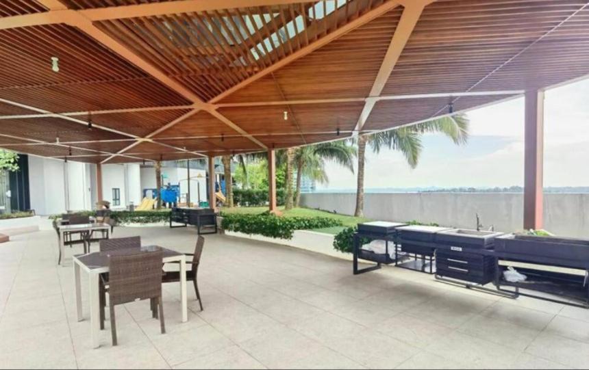 Almas Suites Poolview Netflix 100Mbps Bystay นุสาจายา ภายนอก รูปภาพ