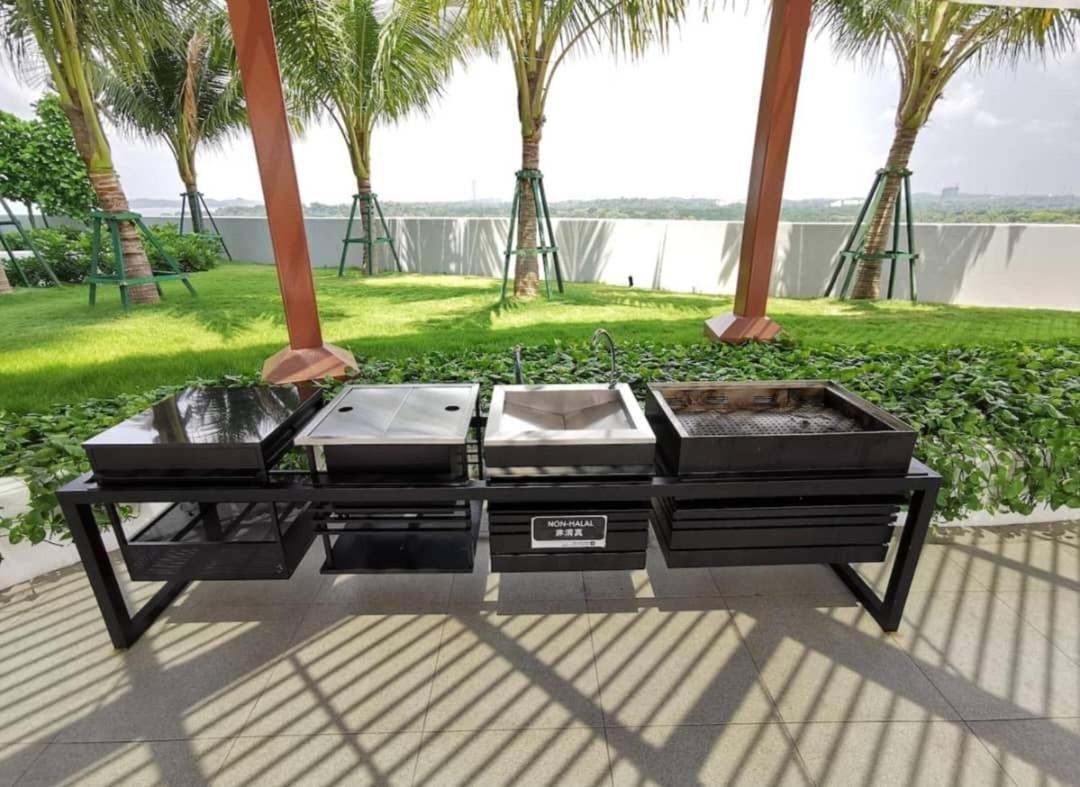 Almas Suites Poolview Netflix 100Mbps Bystay นุสาจายา ภายนอก รูปภาพ