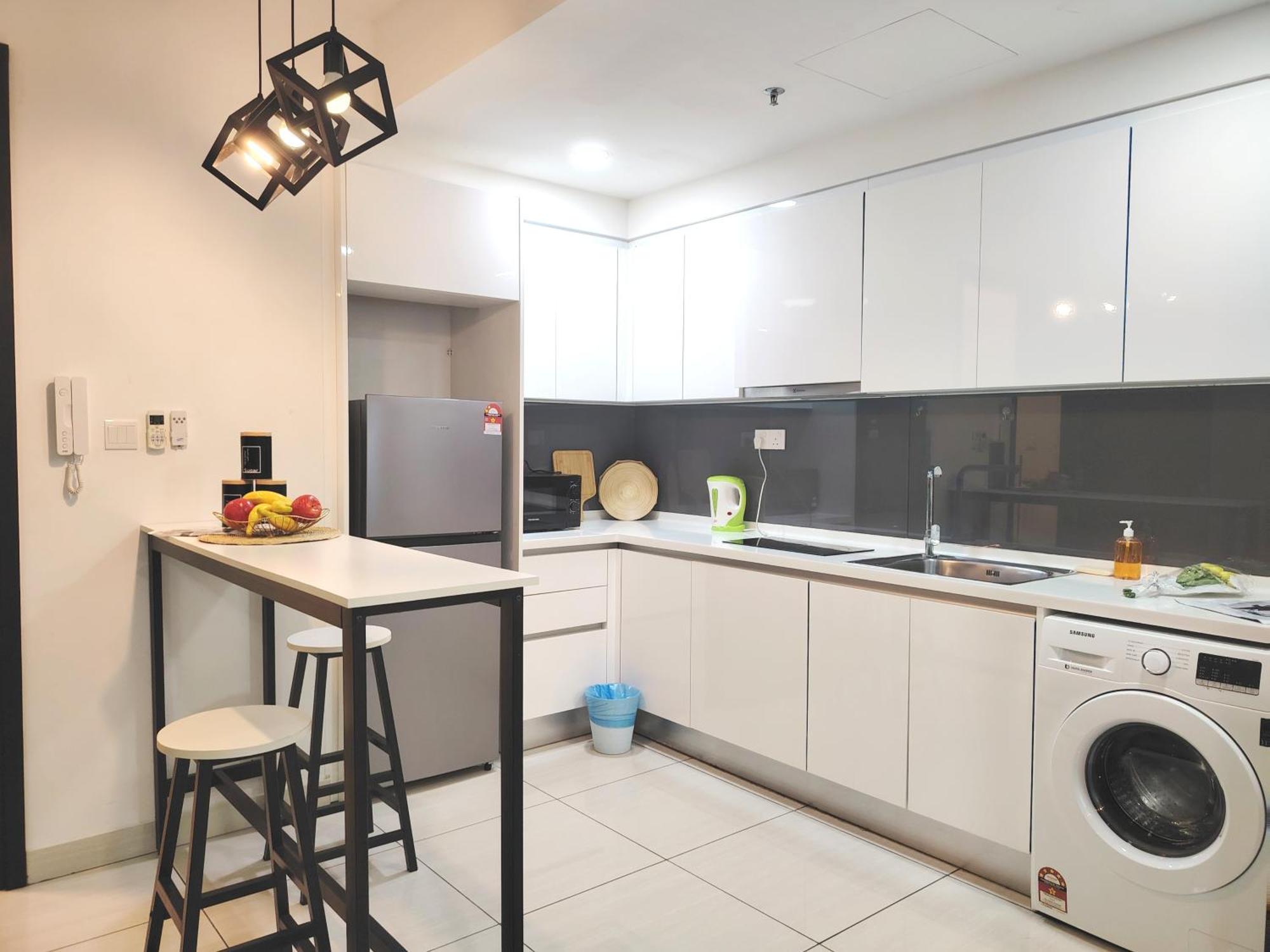Almas Suites Poolview Netflix 100Mbps Bystay นุสาจายา ภายนอก รูปภาพ