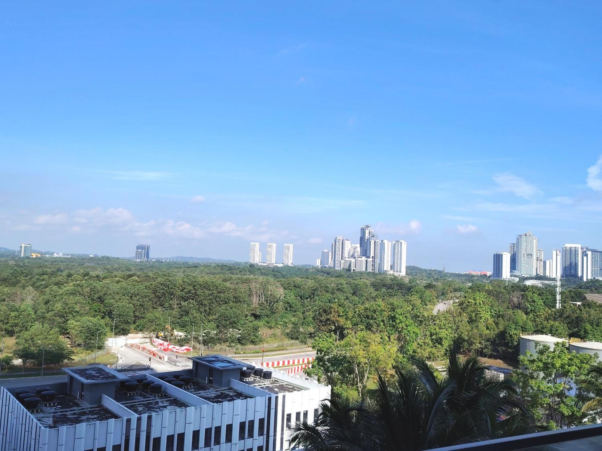Almas Suites Poolview Netflix 100Mbps Bystay นุสาจายา ภายนอก รูปภาพ